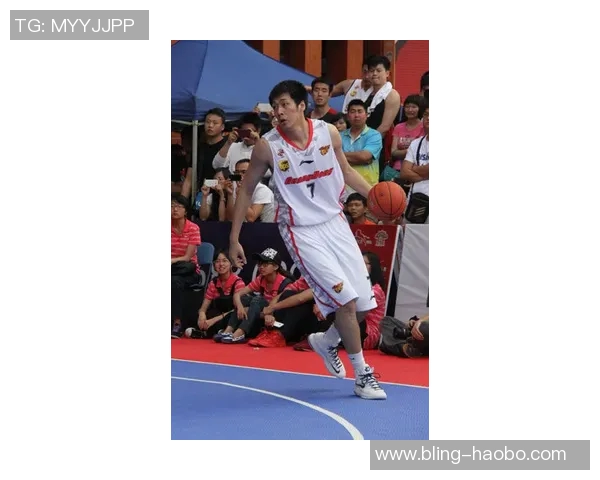 广东男篮主帅杜锋亲临现场助威广东女篮新赛季首战精彩揭幕